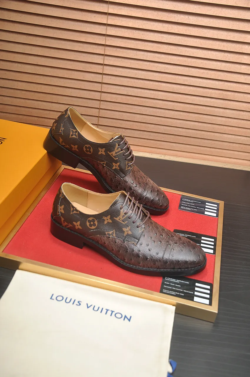Men's men's shoes 💰500💶 [LV] (original single cowhide lining) 🍀LV's latest genuine leather business suit shoes are launched simultaneously on the official website. The first-layer cowhide imported from Italy is made of heavy gold, 💥official website 1:1 rubber outsole. Versatile to wear, high-end without losing class, and the color combination is extraordinary. This four-season style is alluring when worn on your feet, showing off your big-name flair. Standard code 38-45 (45 customized)
